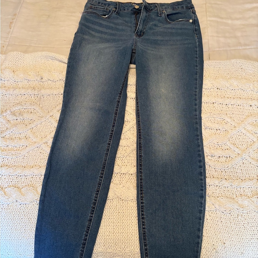 No Boundaries Women's Straight Leg Jeans in Blue